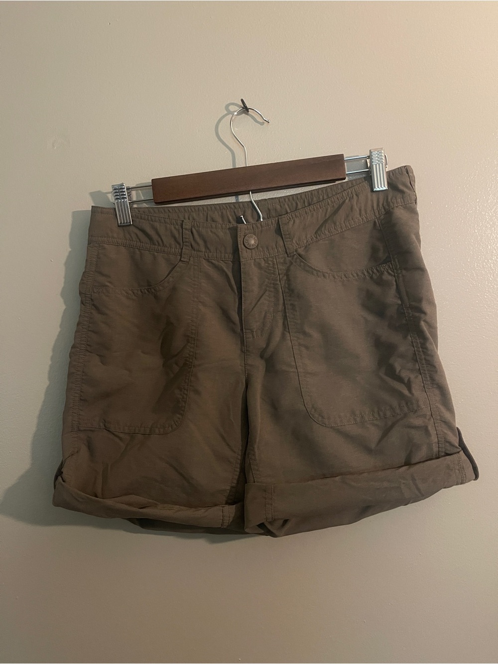 The North Face Women's Tan Roll-Cuff Utility Shorts